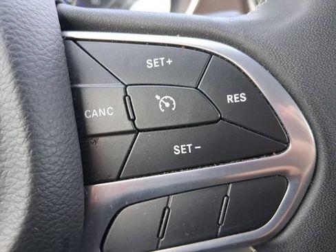 Used 2023 Chrysler Voyager LX FWD image 18