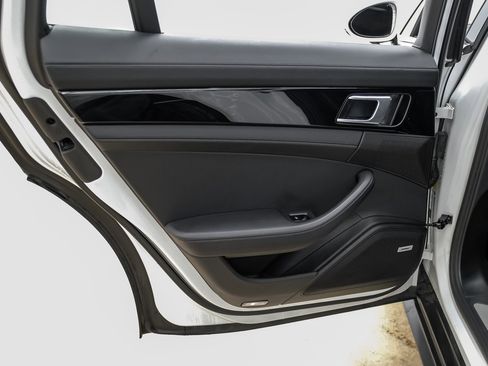 Used 2019 Porsche Panamera 4 image 44