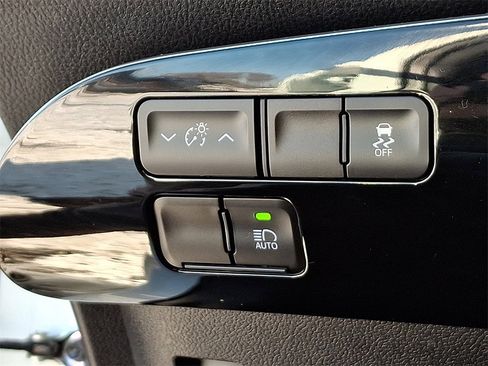 Used 2021 Toyota Prius Prime LE image 23