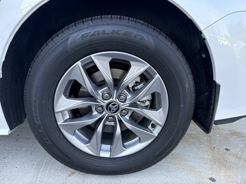 Certified 2025 Toyota Sienna XLE w/ XLE Plus Package FWD image 19