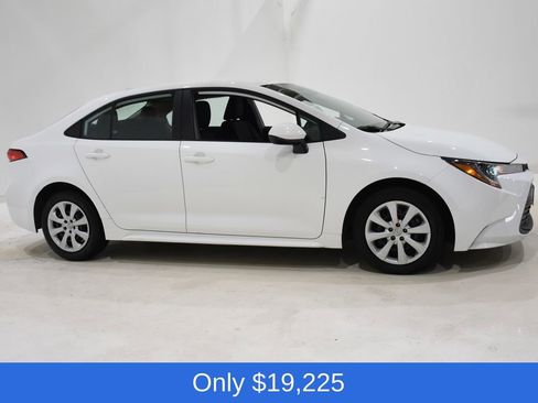 Used 2024 Toyota Corolla LE image 3