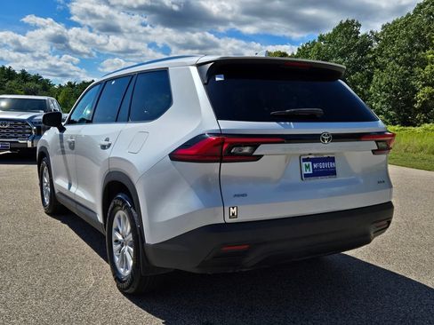 Used 2024 Toyota Grand Highlander AWD image 3