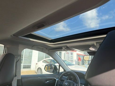 Used 2023 Toyota RAV4 XLE Premium image 14