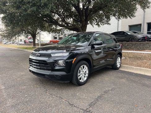 Used 2021 Chevrolet TrailBlazer LS w/ LPO, Blackout Package image 3