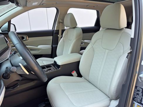 Used 2025 Kia Sorento EX w/ EX Panoramic Sunroof Package AWD/4WD image 38