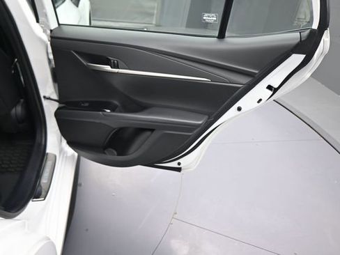 Used 2025 Toyota Camry SE w/ Convenience Package image 65