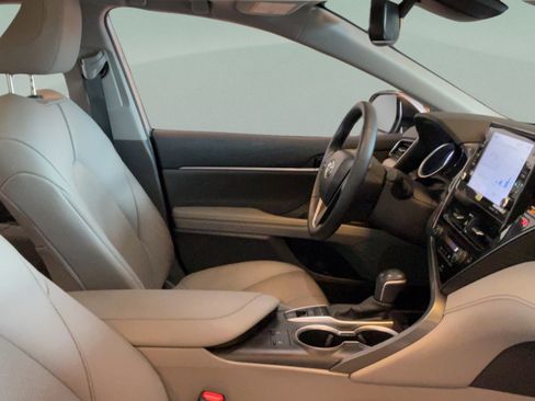 Used 2024 Toyota Camry XLE FWD image 36