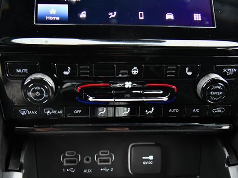 Used 2024 Jeep Grand Cherokee L Laredo AWD/4WD image 27