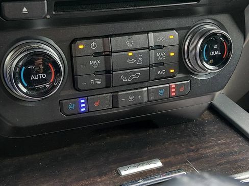 Used 2017 Ford F150 Platinum w/ Equipment Group 701A Luxury AWD/4WD image 18