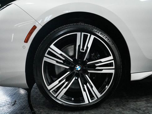 Used 2023 BMW 760i xDrive image 9