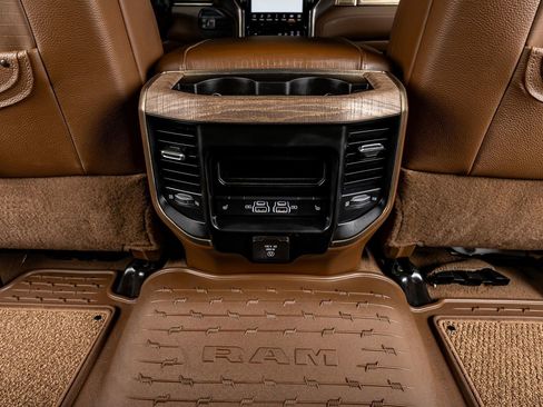 Used 2023 RAM 3500 Limited image 32
