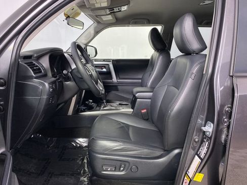 Certified 2019 Toyota 4Runner SR5 AWD/4WD image 10