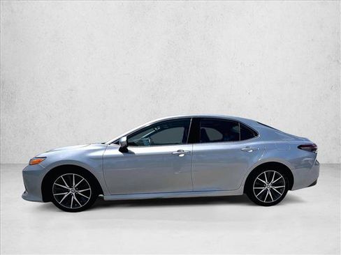 Used 2021 Toyota Camry XLE w/ Navigation Package FWD image 6