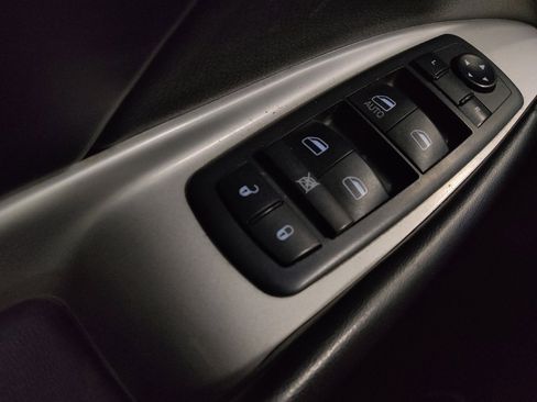 Used 2019 Dodge Journey SE w/ Premium Group image 27