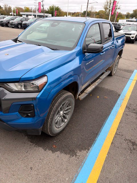 Used 2024 Chevrolet Colorado LT w/ LT Convenience Package II AWD/4WD image 3