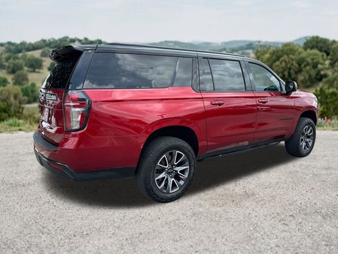 Used 2024 Chevrolet Suburban Z71 w/ Luxury Package AWD/4WD image 9