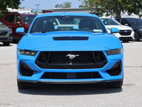 Used 2025 Ford Mustang Coupe RWD image 2