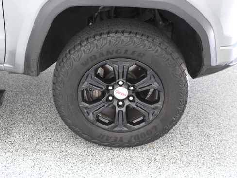 Used 2023 GMC Canyon Elevation w/ Elevation Premium Package RWD image 5