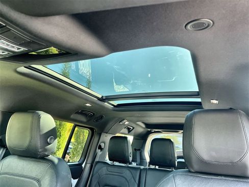 Used 2023 Land Rover Defender 130 S image 20