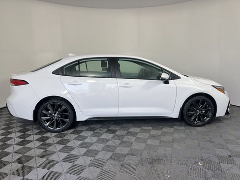 Used 2024 Toyota Corolla SE FWD image 2