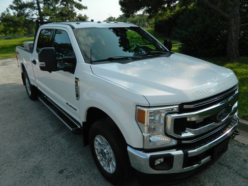 Used 2021 Ford F250 XLT w/ XLT Value Package AWD/4WD image 3