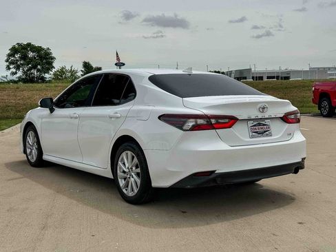 Used 2022 Toyota Camry LE FWD image 5
