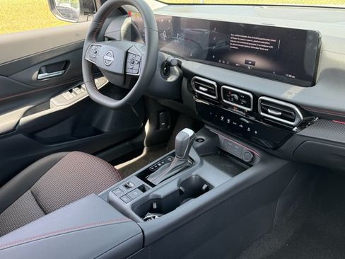 New 2026 Nissan Sentra SR w/ Floor Mat Package FWD image 15