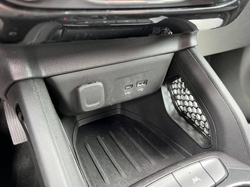 Used 2025 Chevrolet TrailBlazer LT FWD image 24