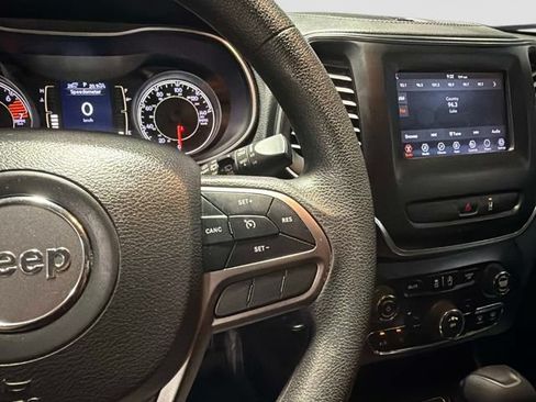 Used 2021 Jeep Cherokee Latitude FWD image 27