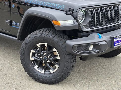 Used 2025 Jeep Wrangler Unlimited Rubicon 4xe w/ Safety Group AWD/4WD image 9