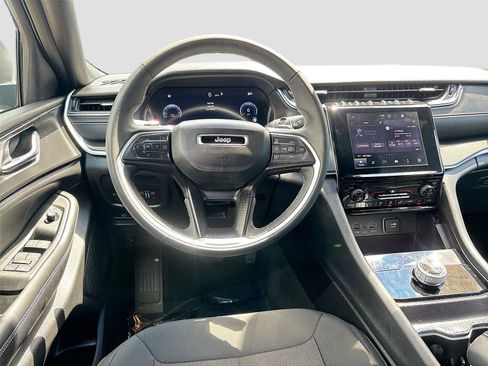 Used 2024 Jeep Grand Cherokee L Laredo image 25