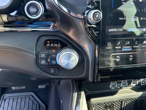Used 2025 RAM 1500 Limited AWD/4WD image 27