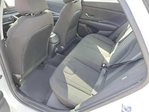 Certified 2025 Hyundai Elantra SEL w/ Cargo Package image 20