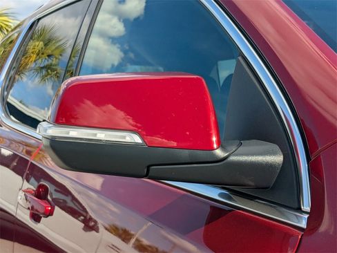 Certified 2023 GMC Acadia SLT w/ Preferred Package image 13