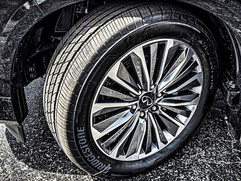 New 2026 INFINITI QX80 Luxe image 13