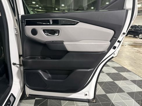 Used 2025 Honda Pilot Touring image 35