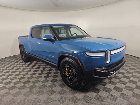 Used 2023 Rivian R1T Adventure image 7