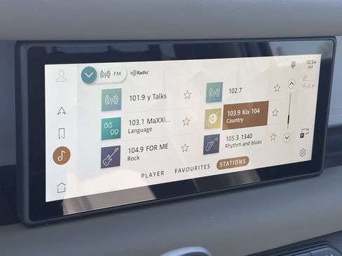 Used 2024 Land Rover Defender 90 S image 17