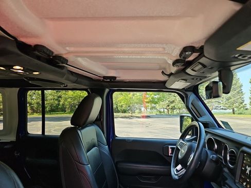 Used 2018 Jeep Wrangler Unlimited Sahara AWD/4WD image 12