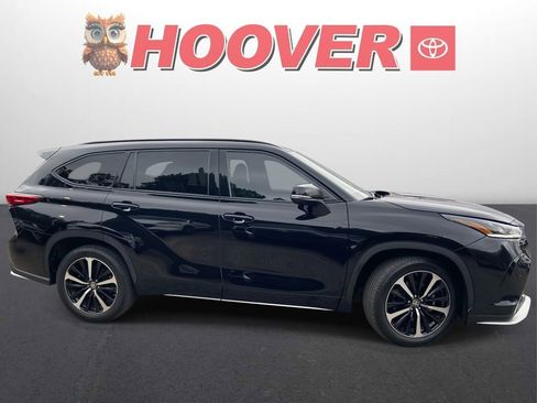Used 2021 Toyota Highlander XSE image 2