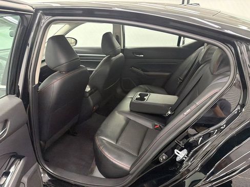 Used 2024 Nissan Altima 2.5 SR FWD image 19