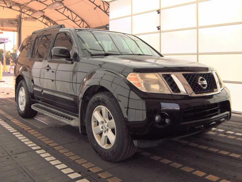 Used 2011 Nissan Pathfinder SV image 4