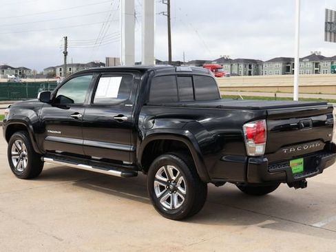 Used 2016 Toyota Tacoma Limited w/ Towing Package image 5