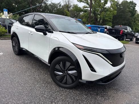 Used 2023 Nissan Ariya AWD image 5