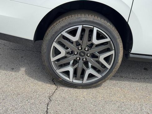 New 2026 Ford Expedition Max Platinum image 4