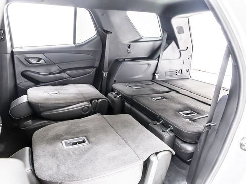 Used 2022 Chevrolet Traverse RS FWD image 36