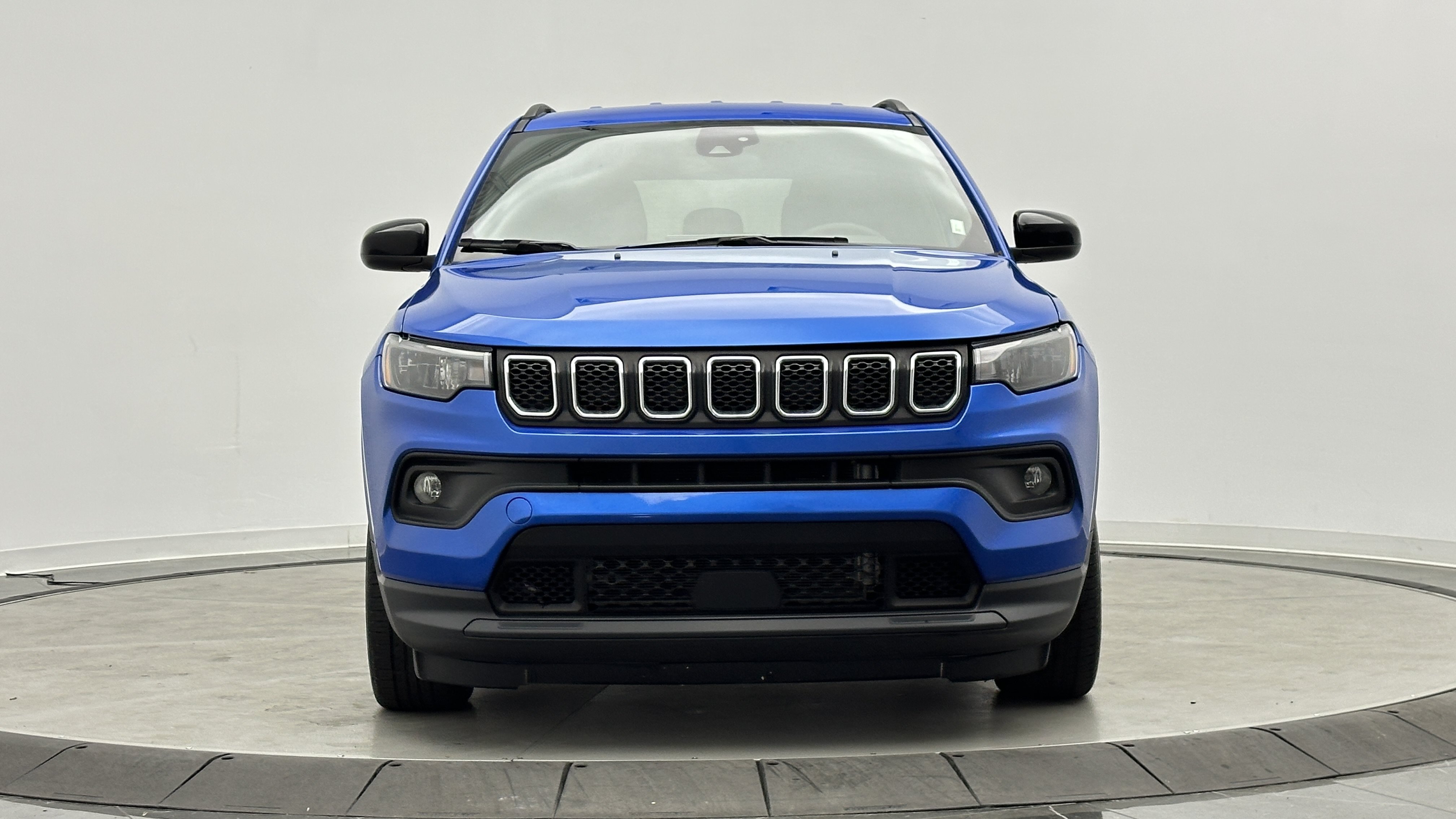 Used 2024 Jeep Compass Latitude w/ Altitude Special Edition AWD/4WD image 2