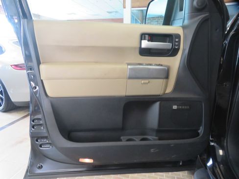 Used 2018 Toyota Sequoia Limited w/ Safety & Convenience Package AWD/4WD image 13