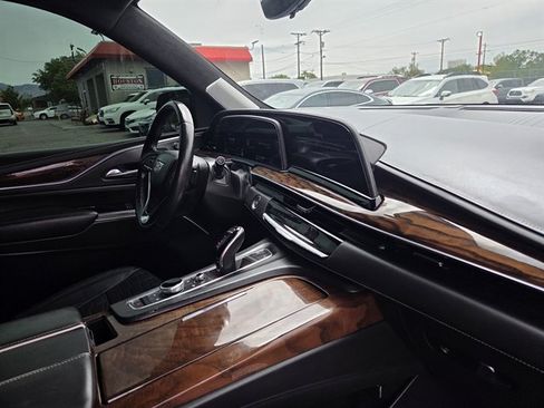 Used 2022 Cadillac Escalade Sport Platinum w/ LPO, ONYX Package AWD/4WD image 8