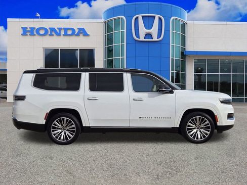 Used 2024 Jeep Grand Wagoneer L Series III AWD/4WD image 2